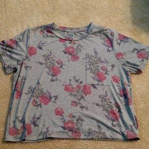 T-shirt style cropped top